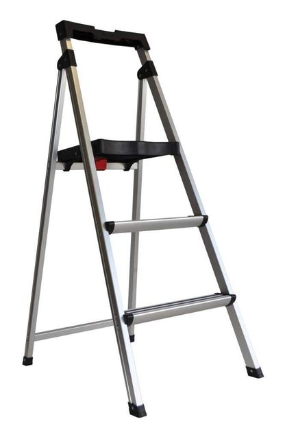 Werner 3 Step Aluminium Ladder With Tray 100kg Domestic