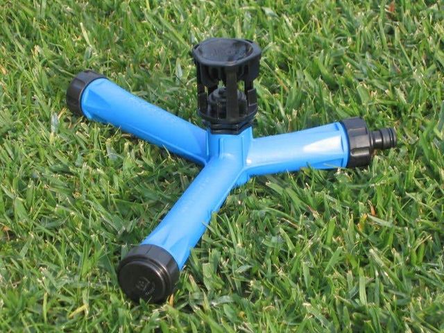 Wobble-Tee Lawn Sprinkler